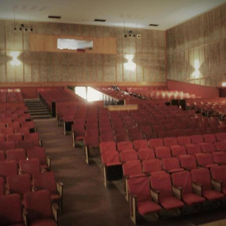 Backstage Theatre Room Цумеб Екстер'єр фото